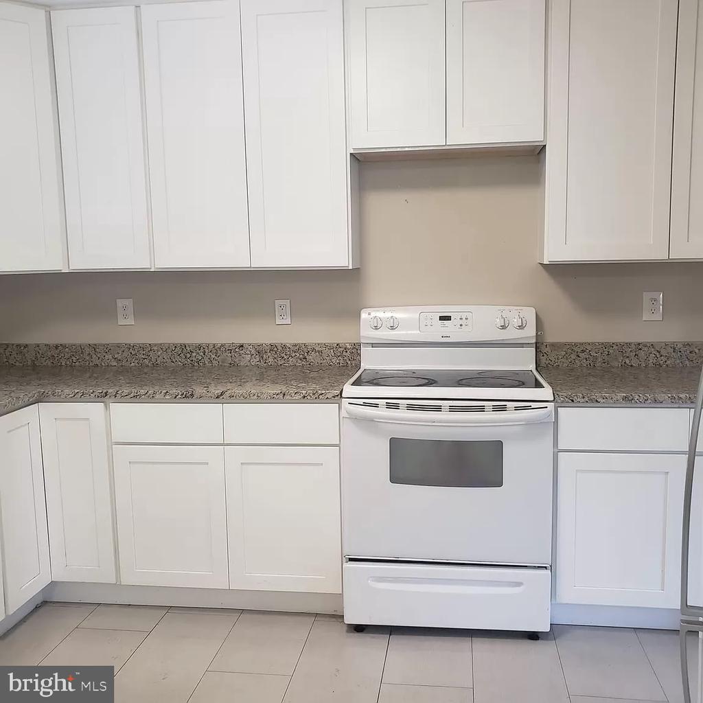 32 Locker St