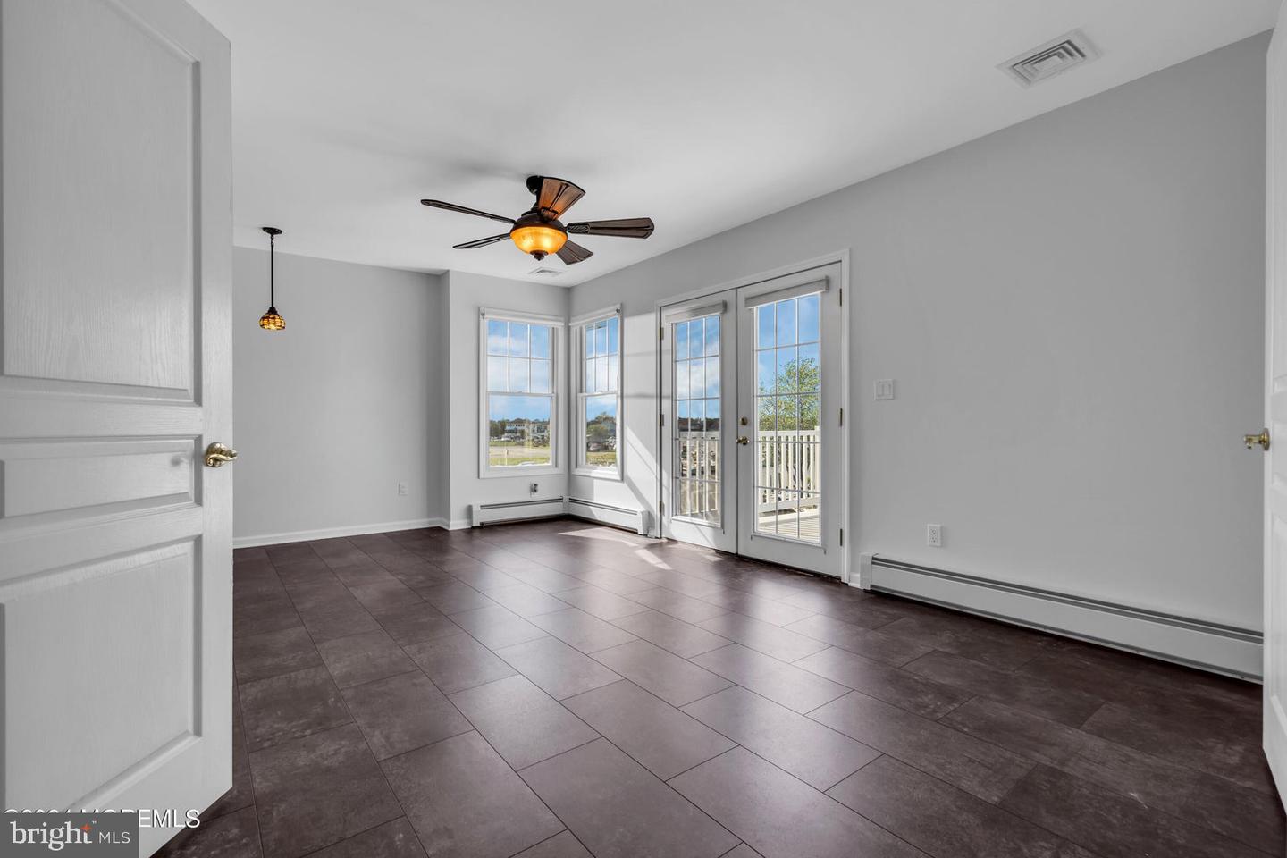 1005 Mauna Loa Dr