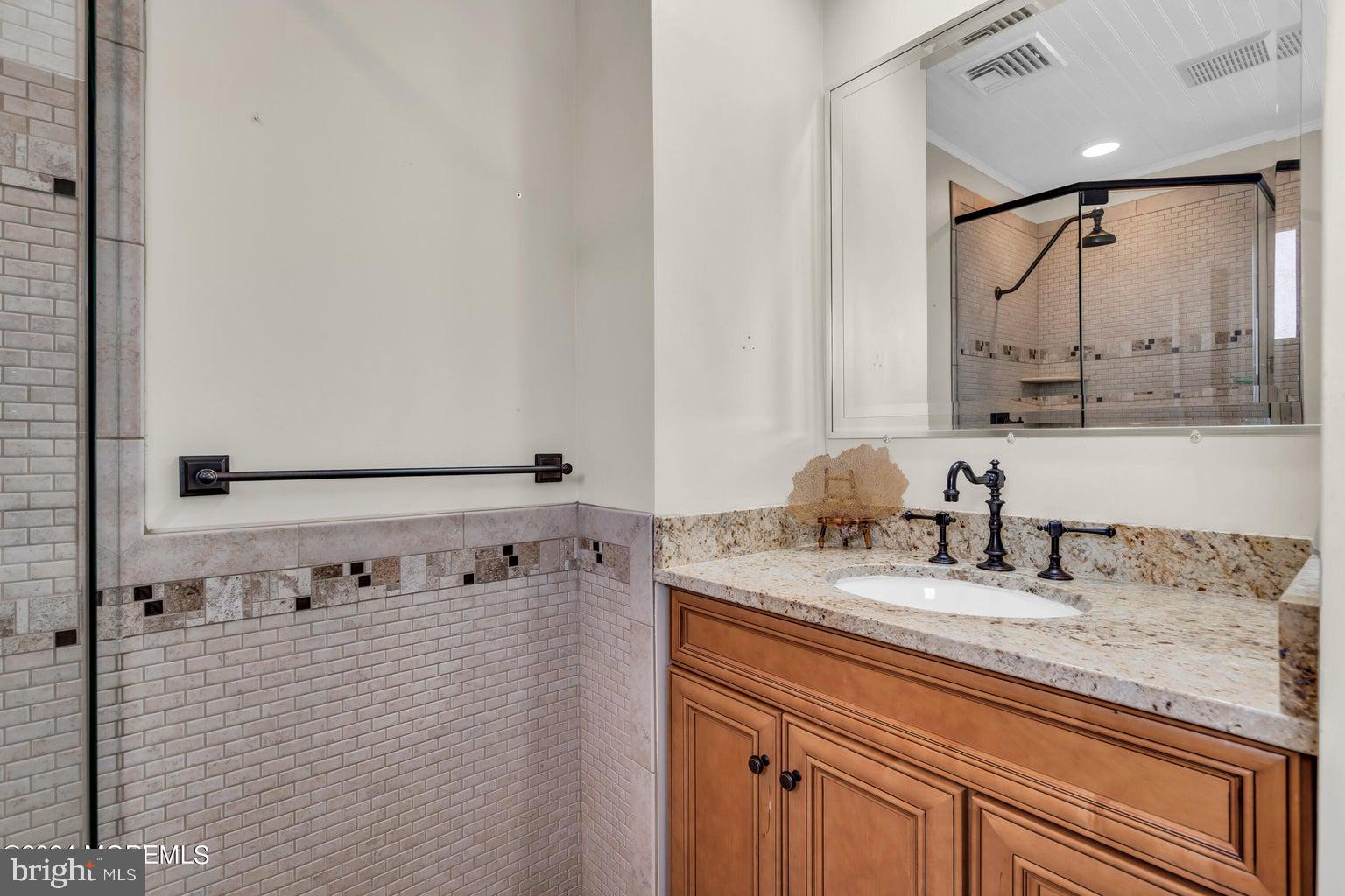 1005 Mauna Loa Dr