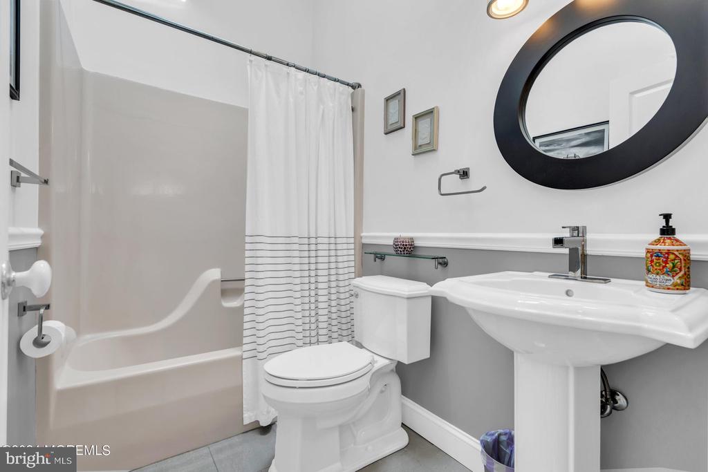 1005 Mauna Loa Dr