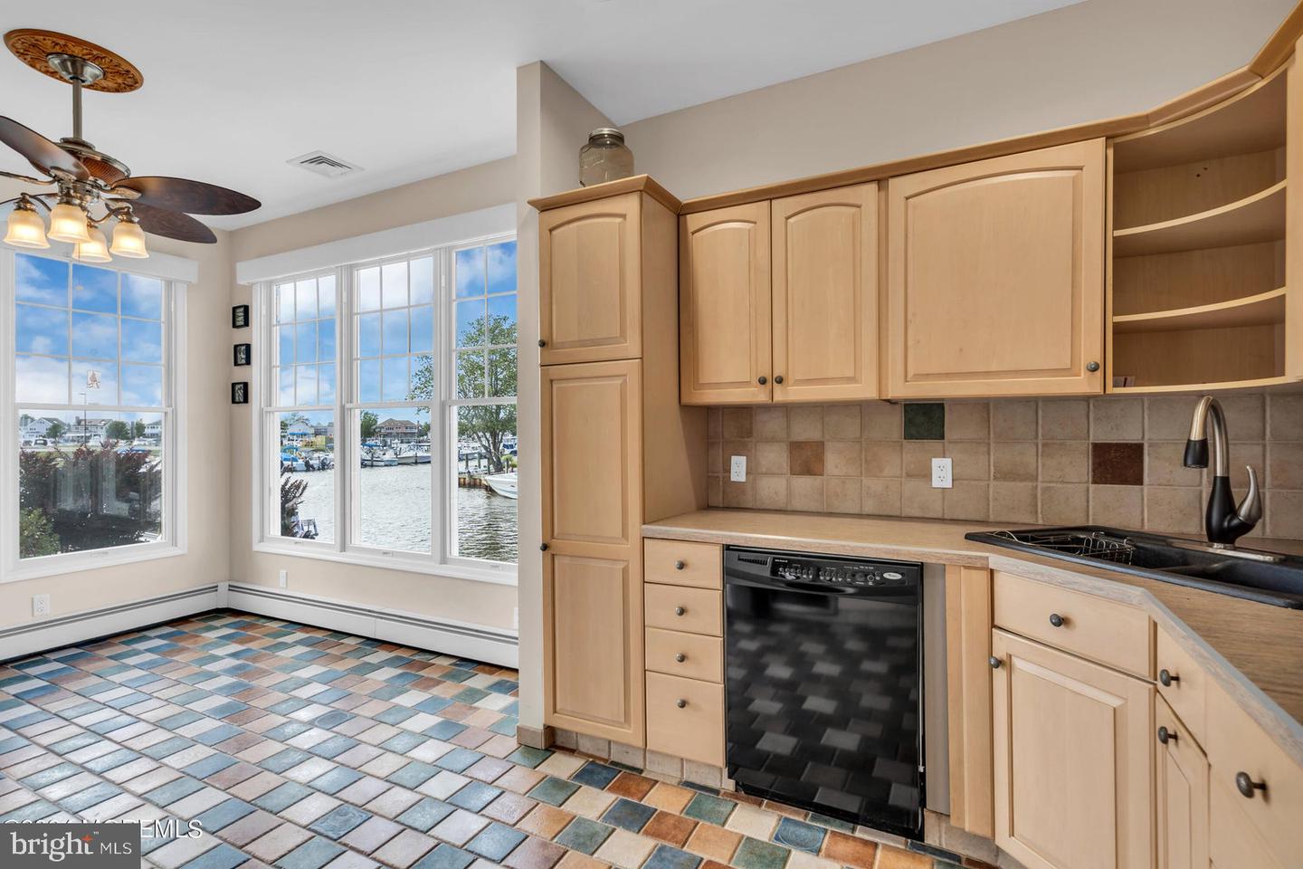 1005 Mauna Loa Dr