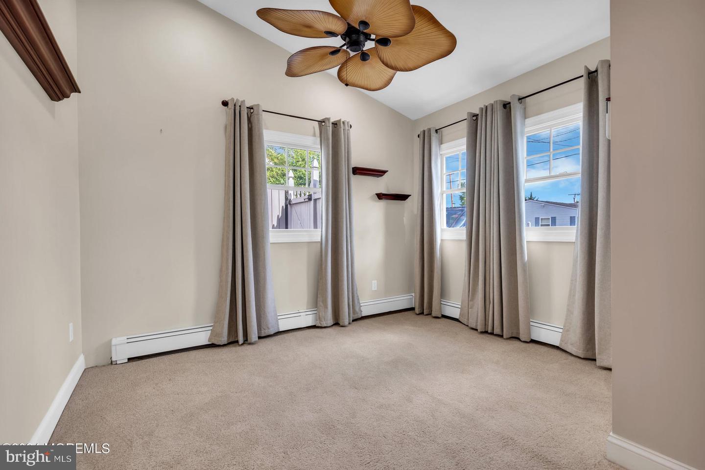 1005 Mauna Loa Dr