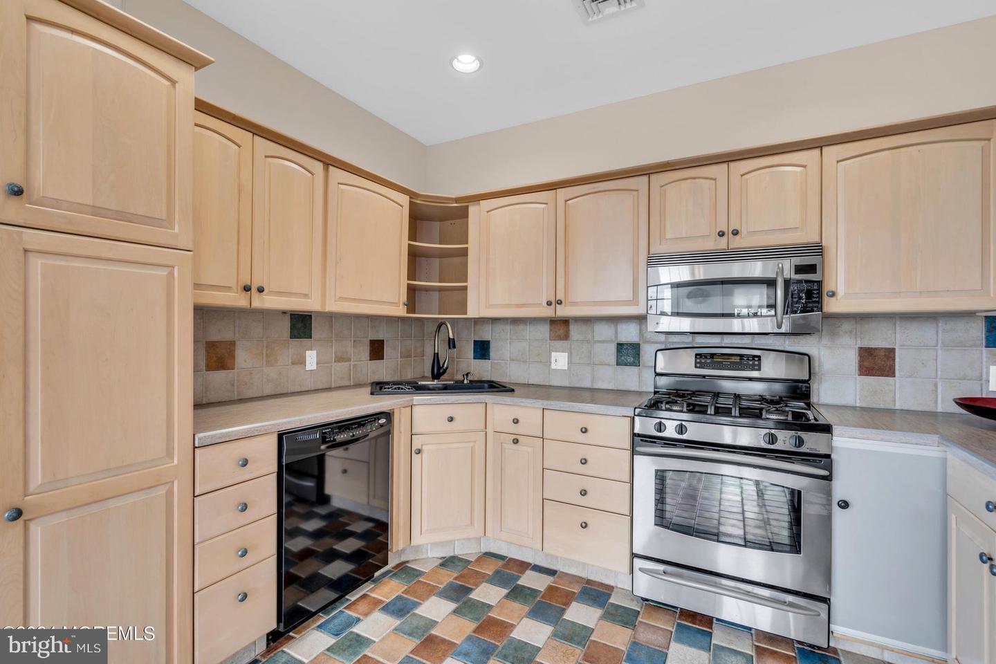 1005 Mauna Loa Dr