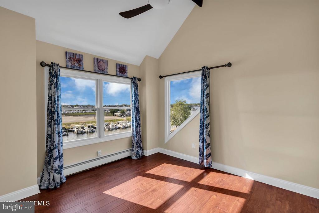 1005 Mauna Loa Dr
