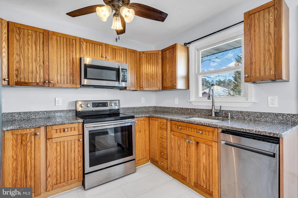 2122 Pineview Rd