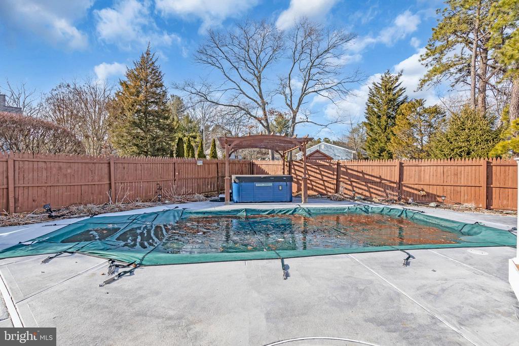 2122 Pineview Rd