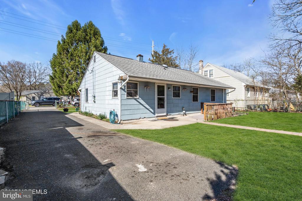 616 Maple St