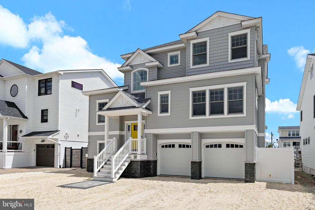11 BARRY LANE