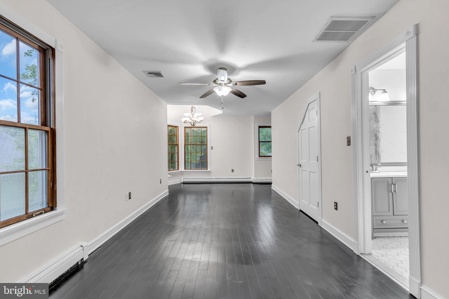 19 Center St