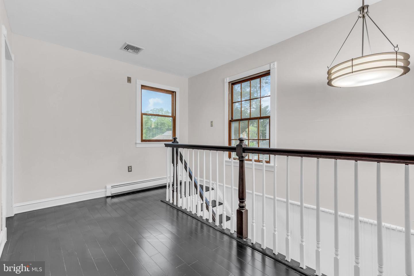 19 Center St