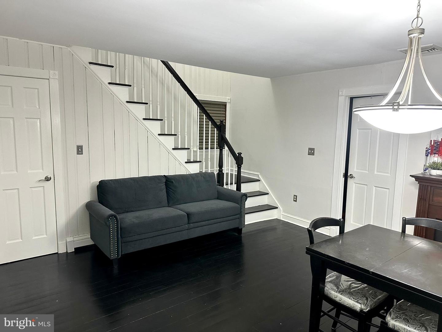 19 Center St