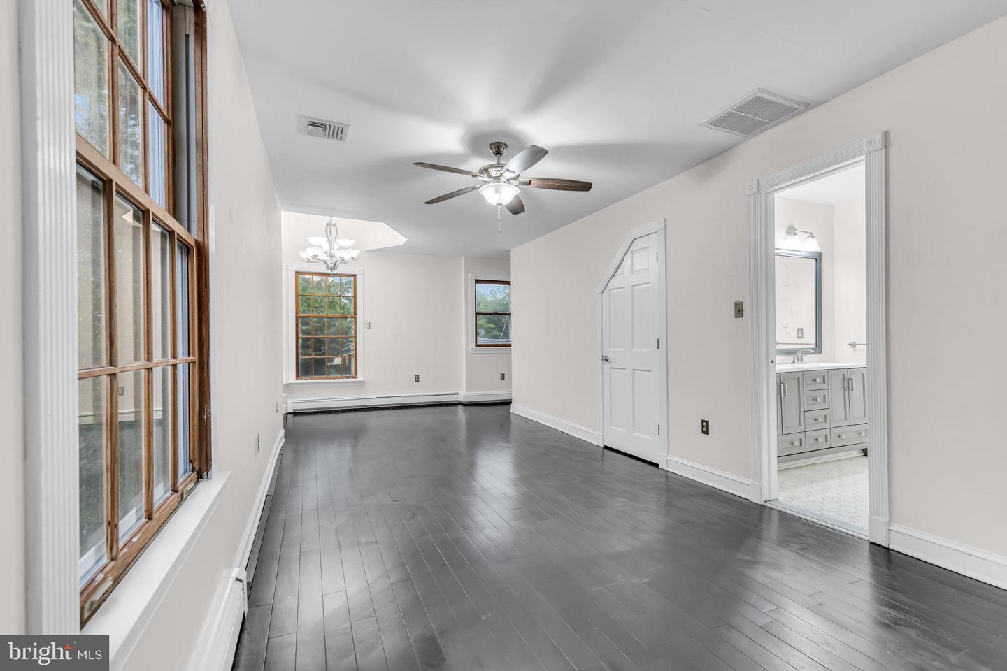 19 Center St