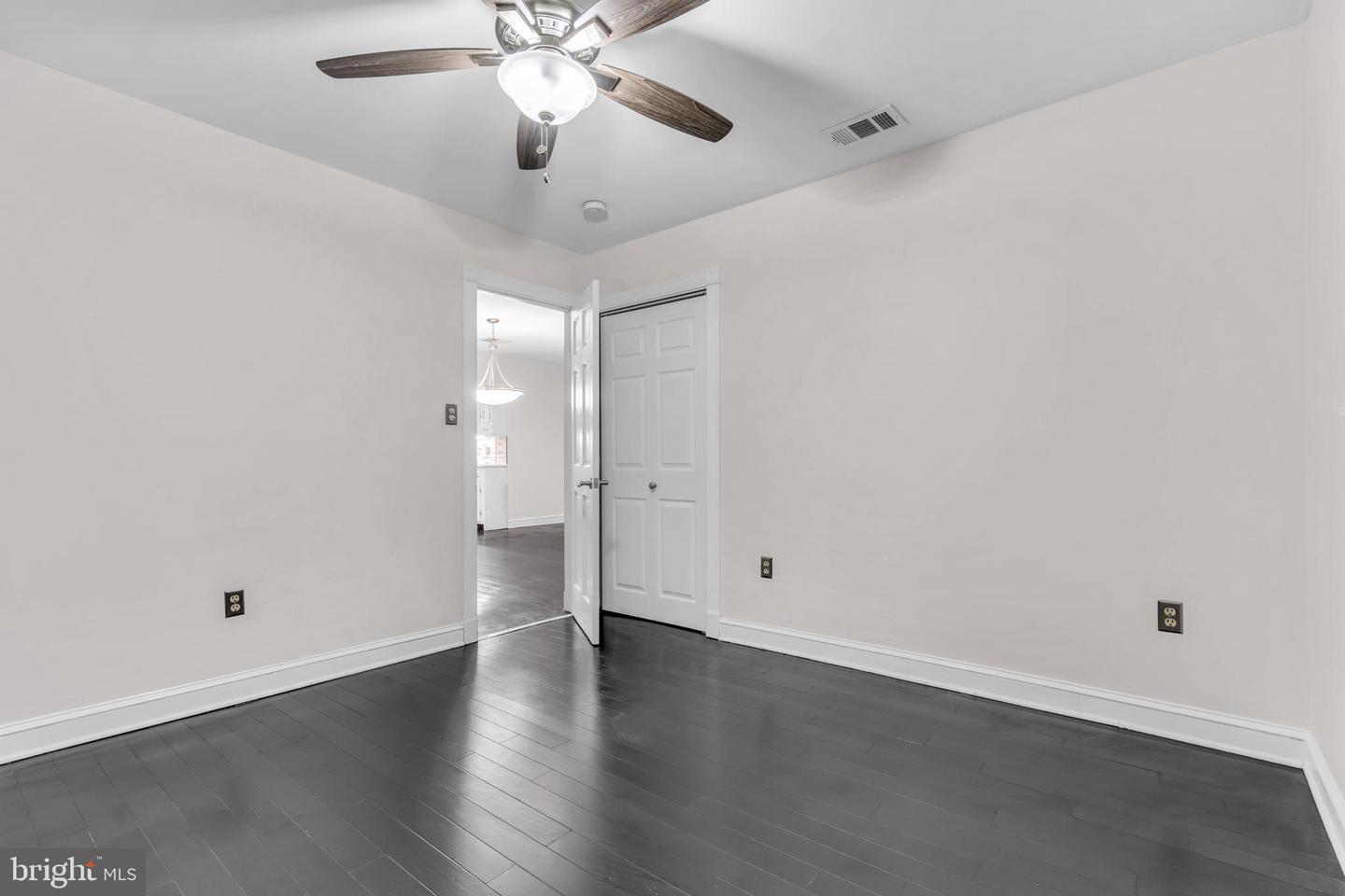 19 Center St