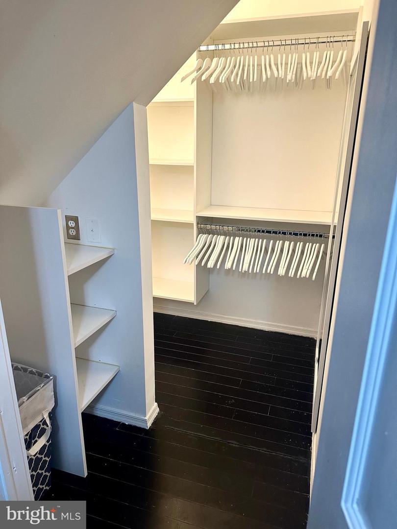 19 Center St