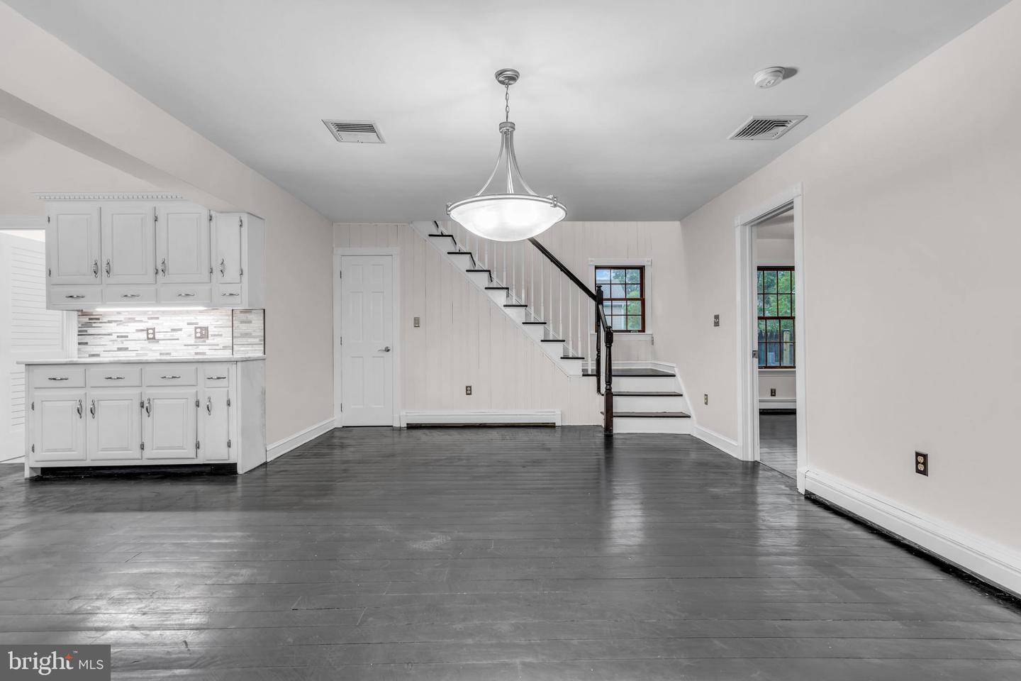 19 Center St