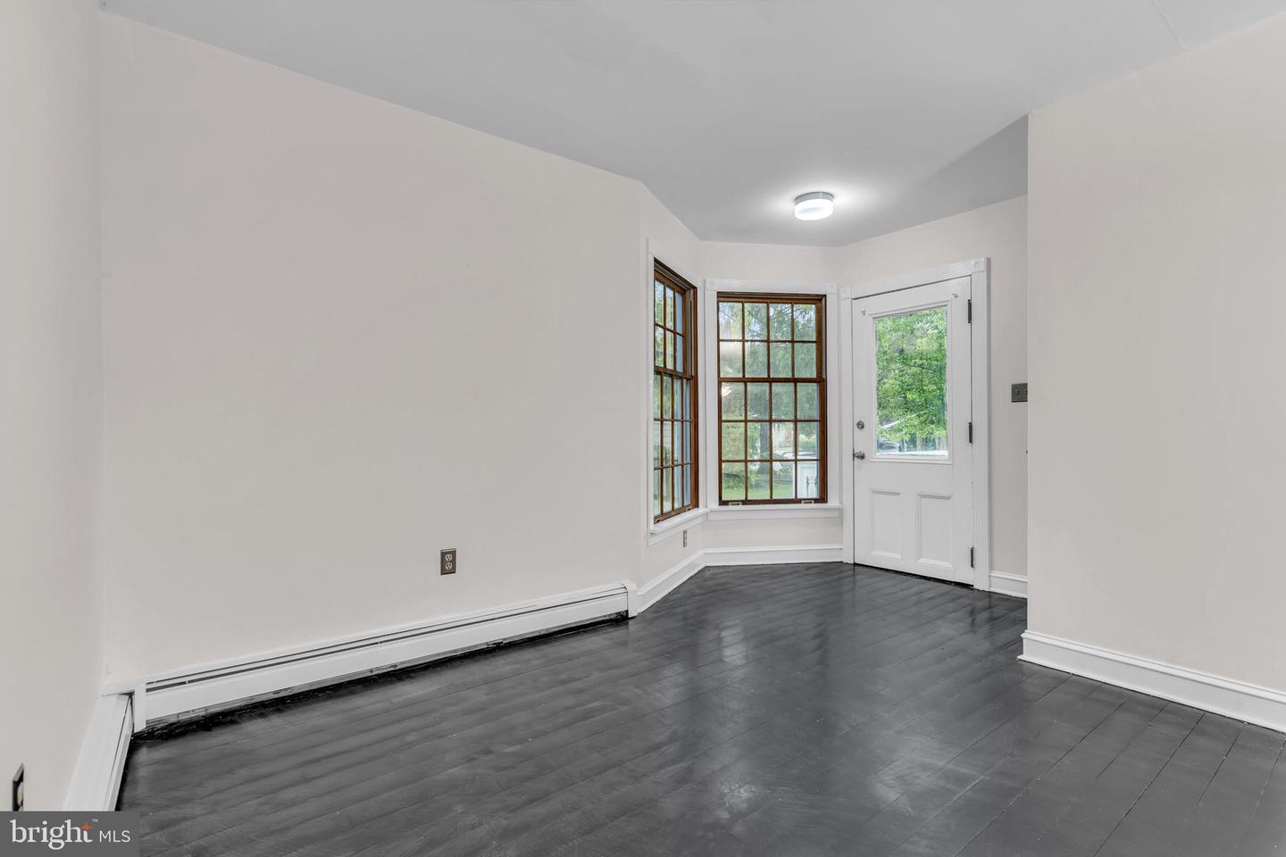 19 Center St