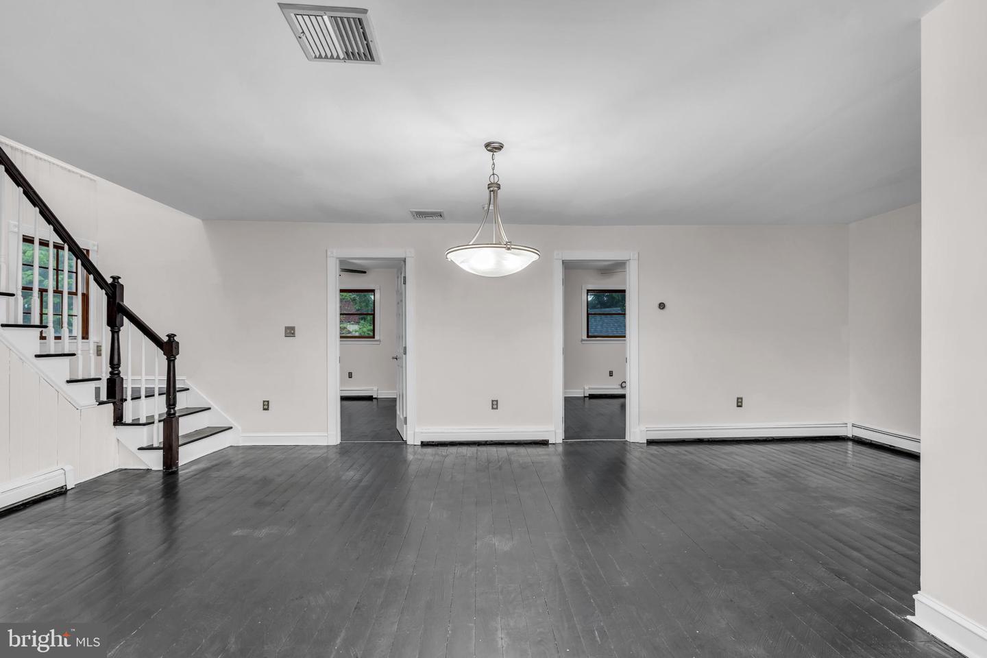19 Center St