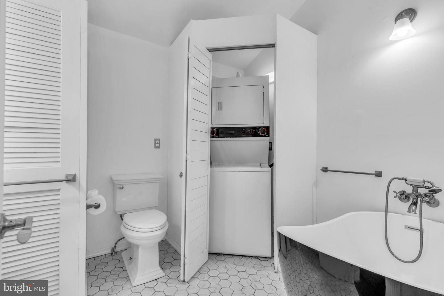 19 Center St