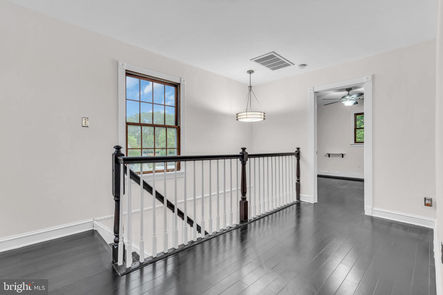 19 Center St