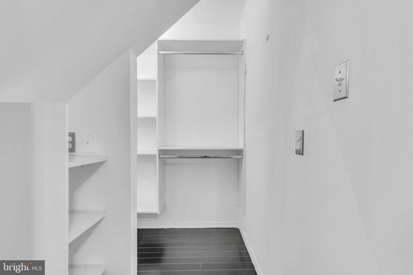 19 Center St