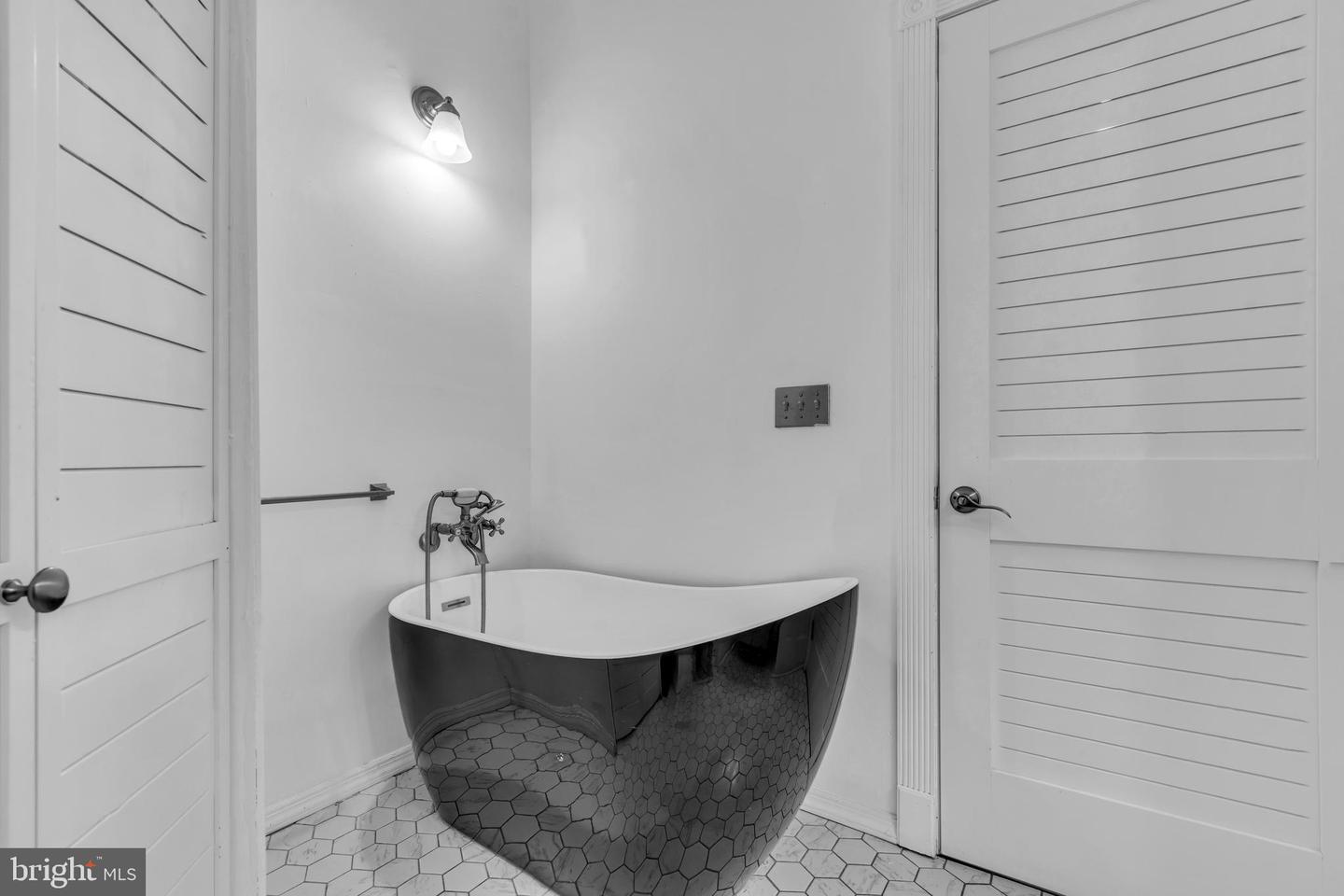 19 Center St