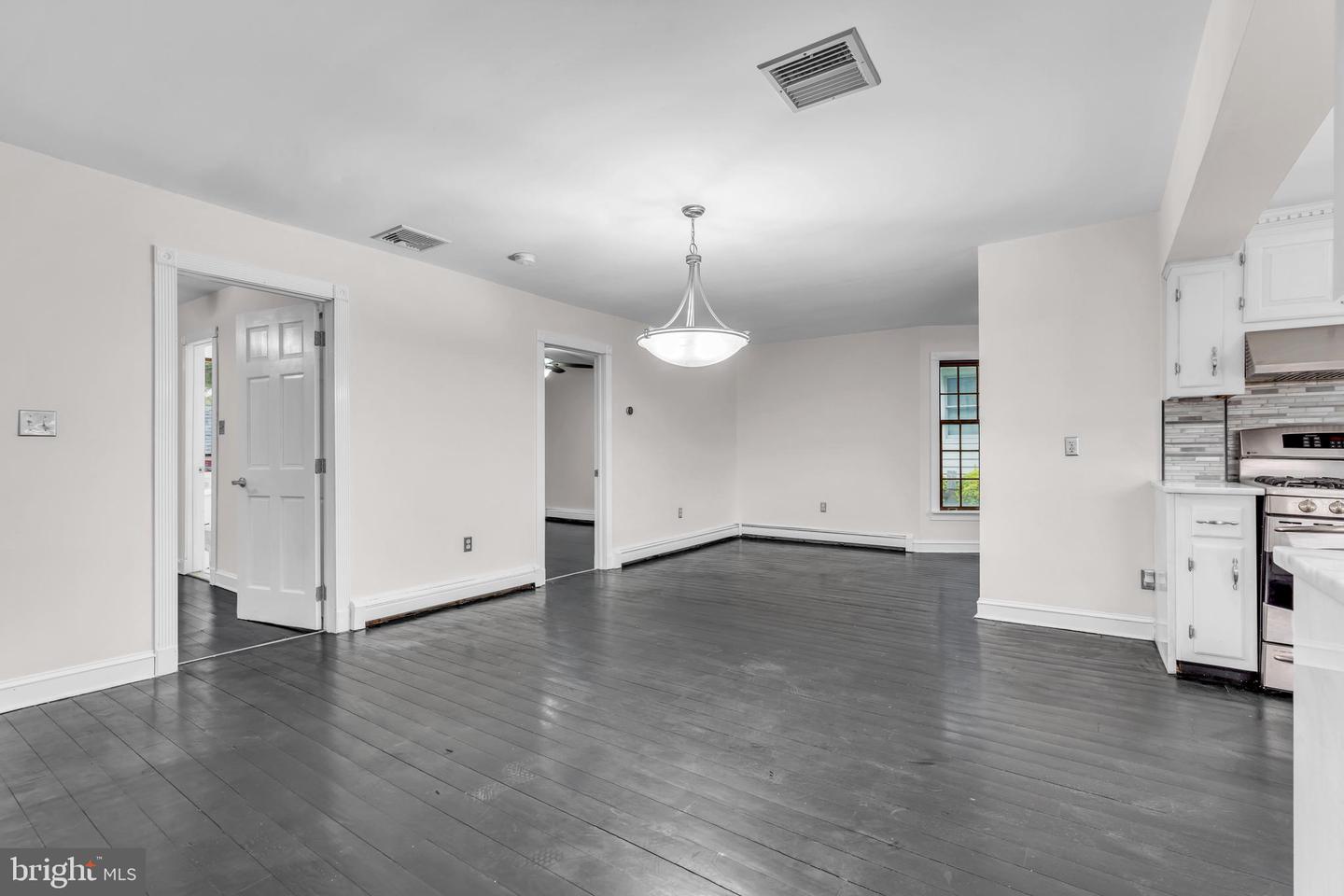 19 Center St