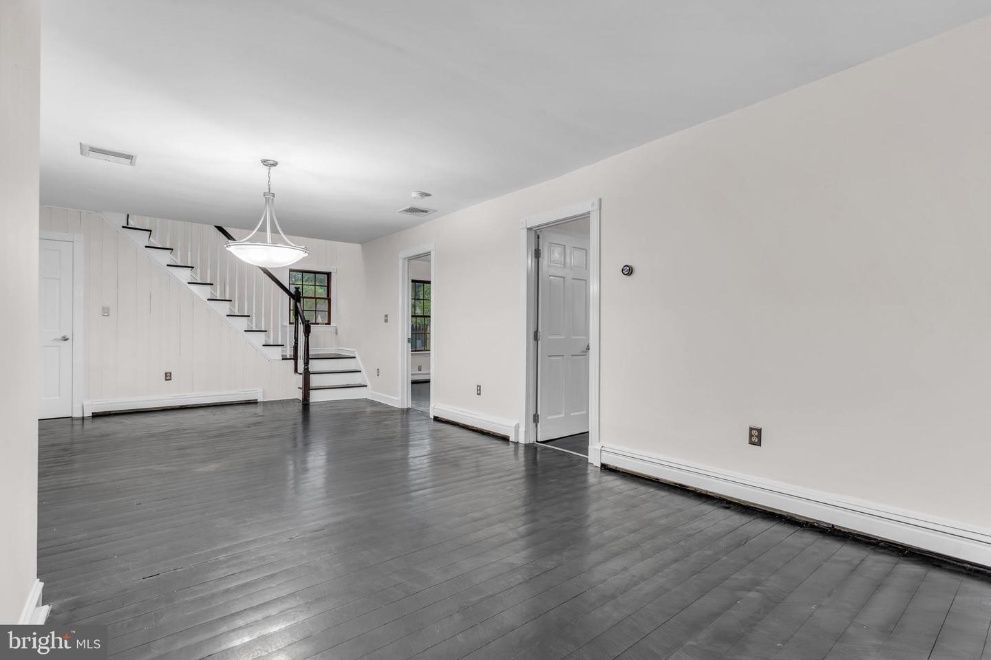 19 Center St