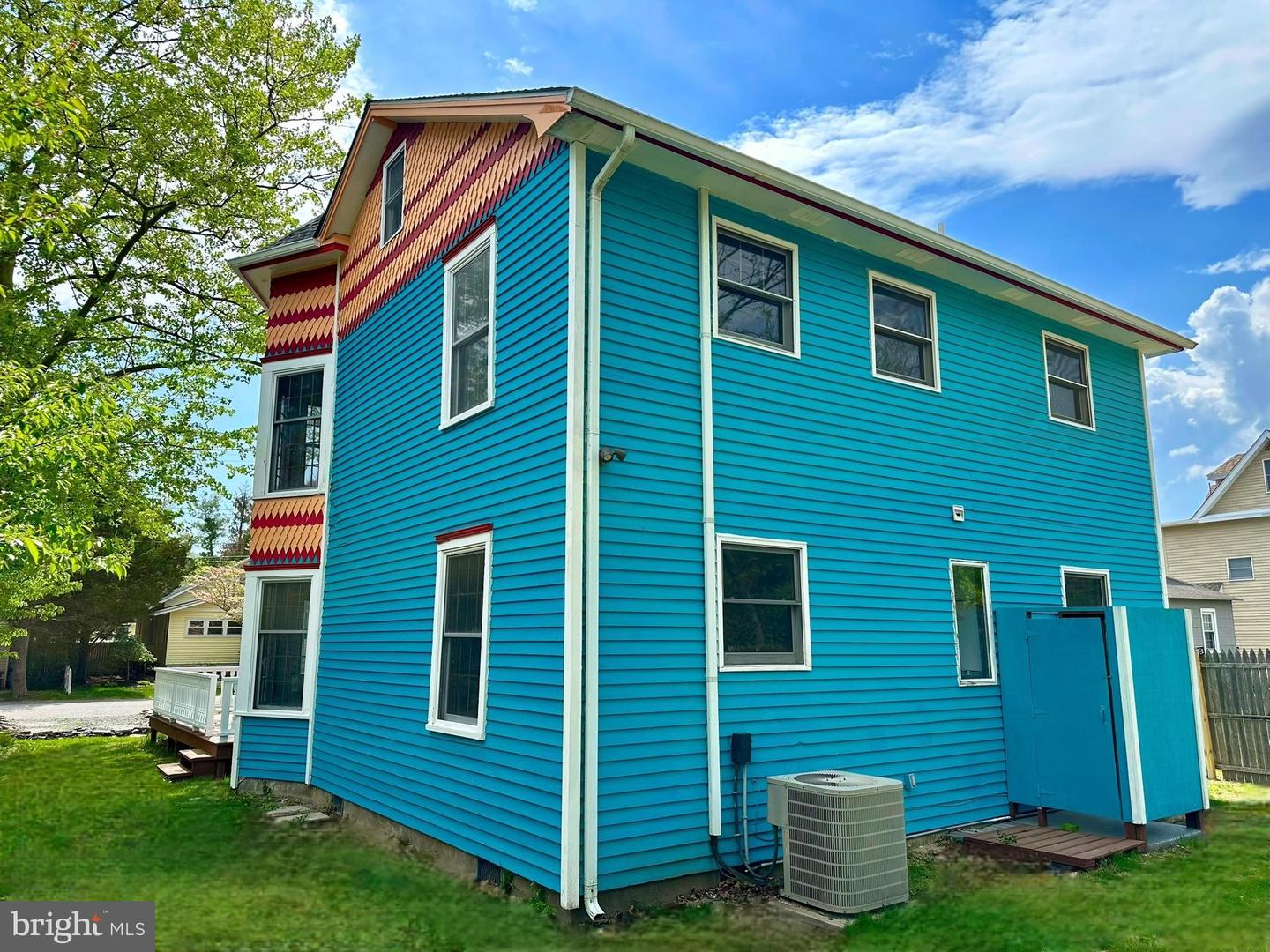 19 Center St