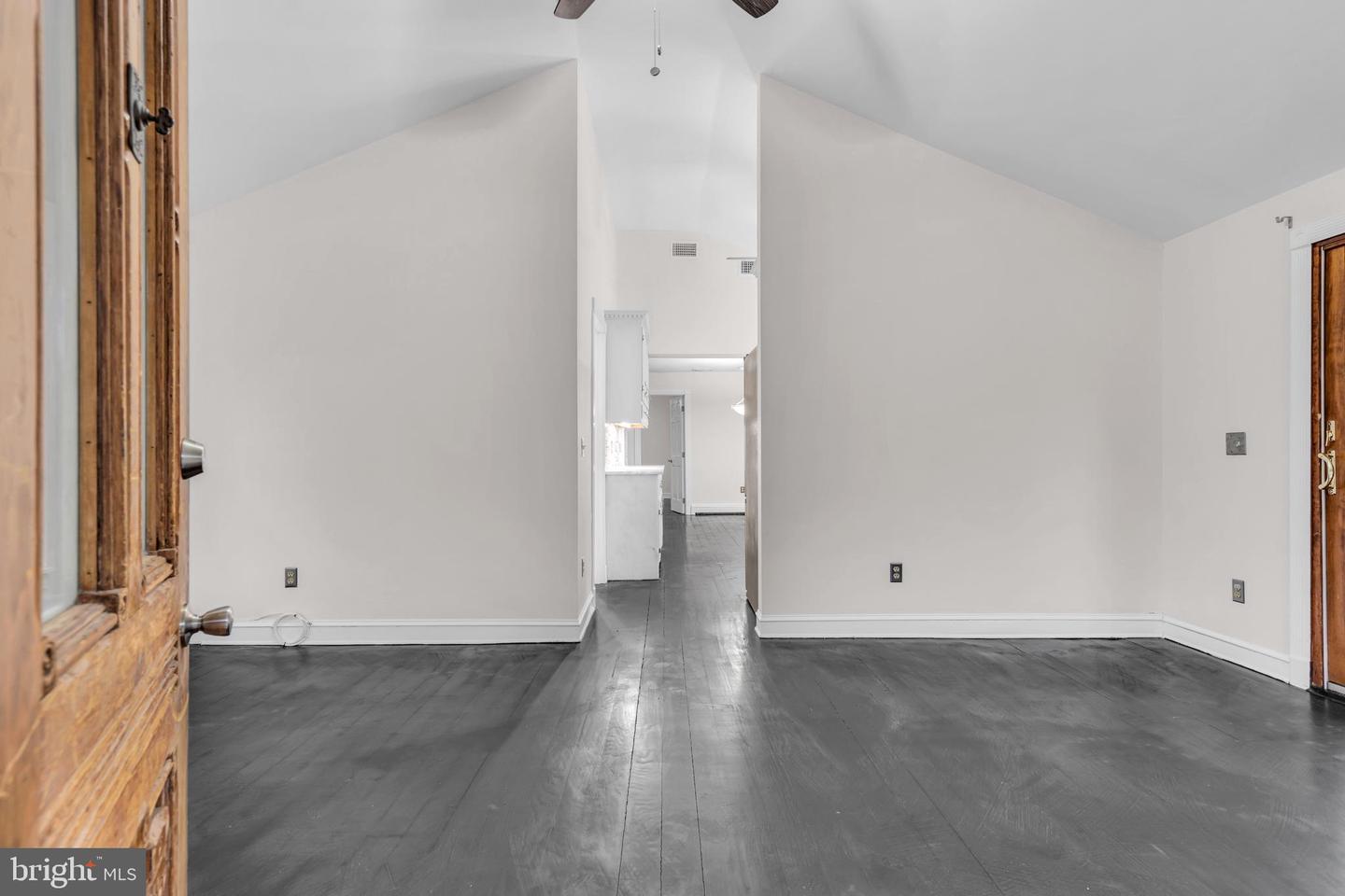 19 Center St