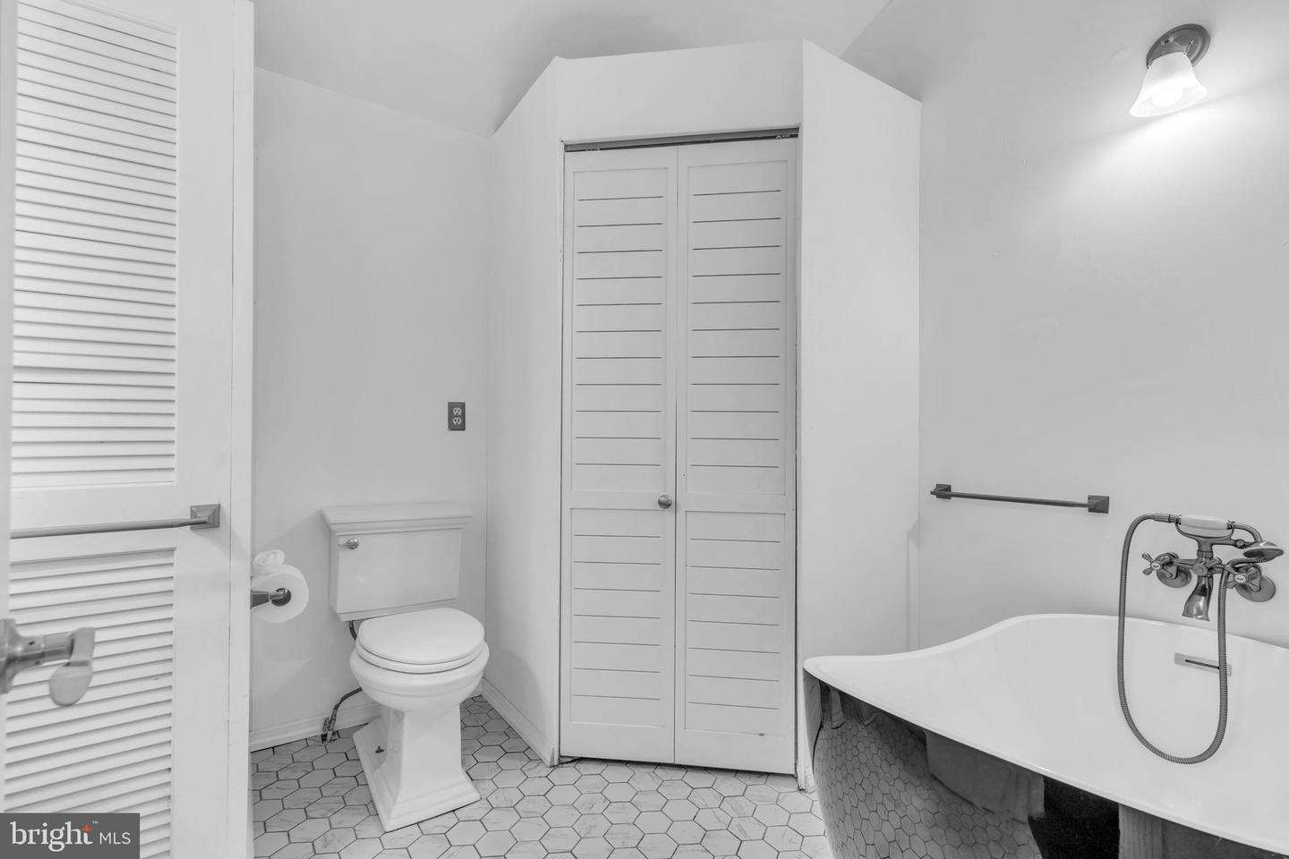 19 Center St