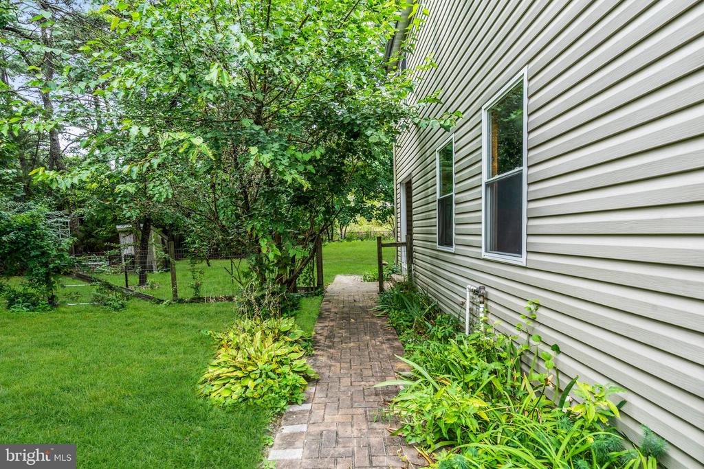 2422 CAPSHAW ROAD