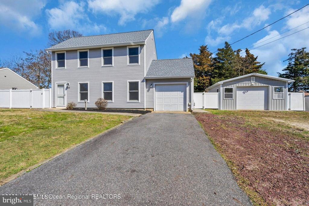 20 COLONIAL DRIVE