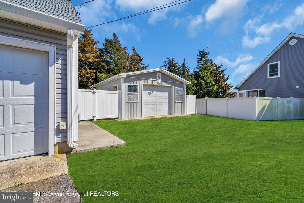 20 COLONIAL DRIVE