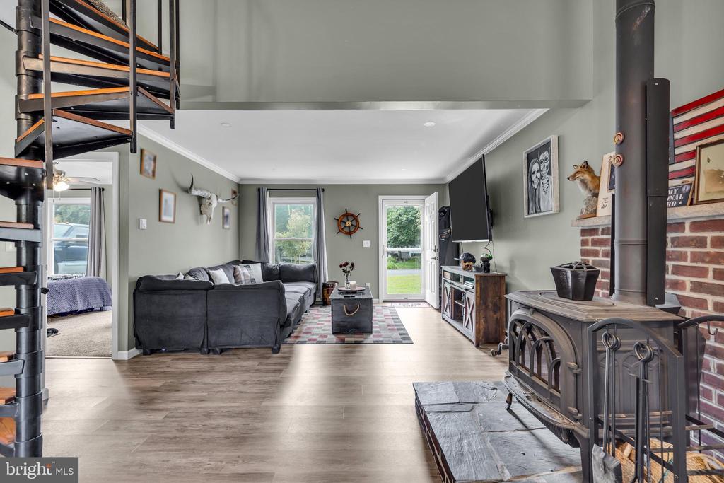 20 COLONIAL DRIVE