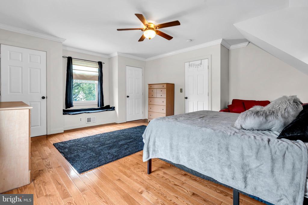 606 POPLAR STREET