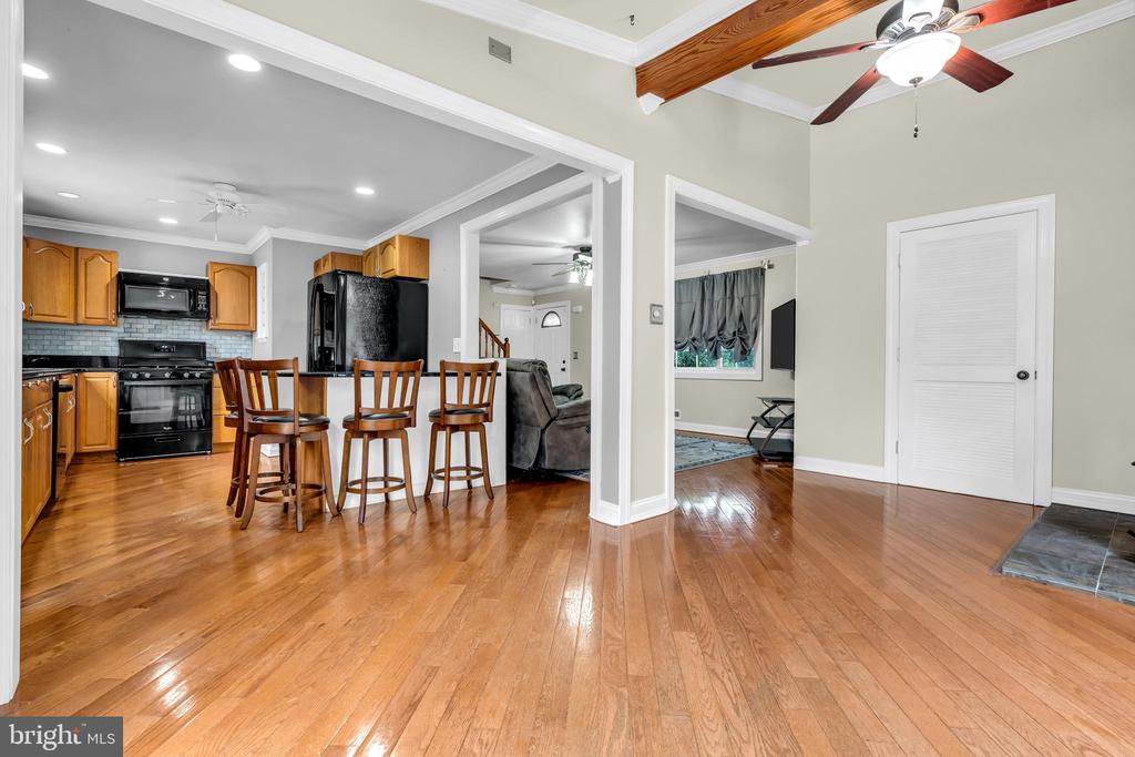 606 POPLAR STREET
