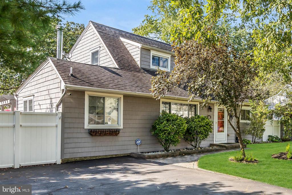 606 POPLAR STREET