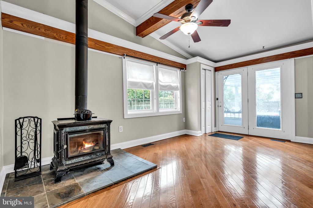 606 POPLAR STREET