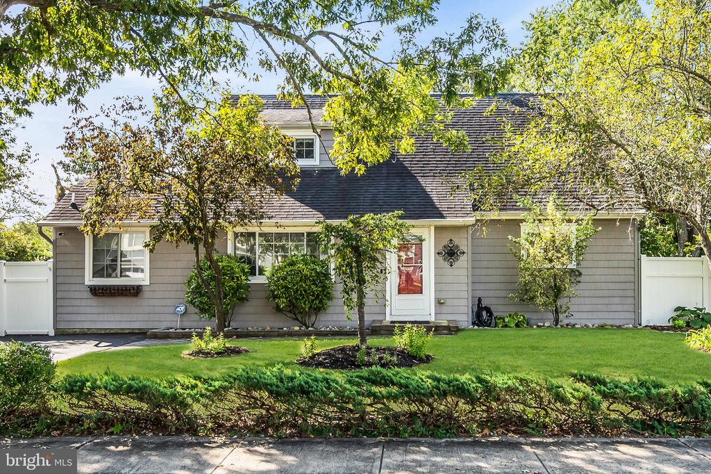 606 POPLAR STREET