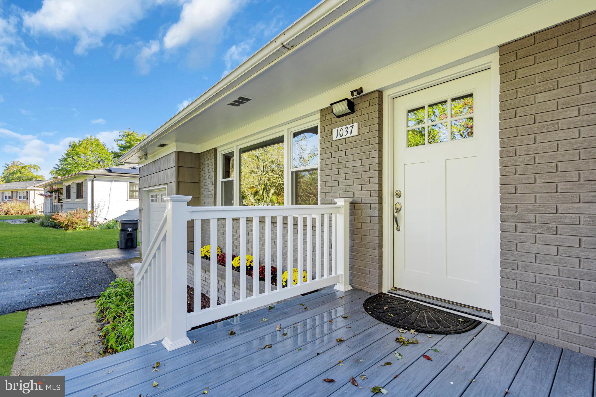 1037 SAVANNAH STREET