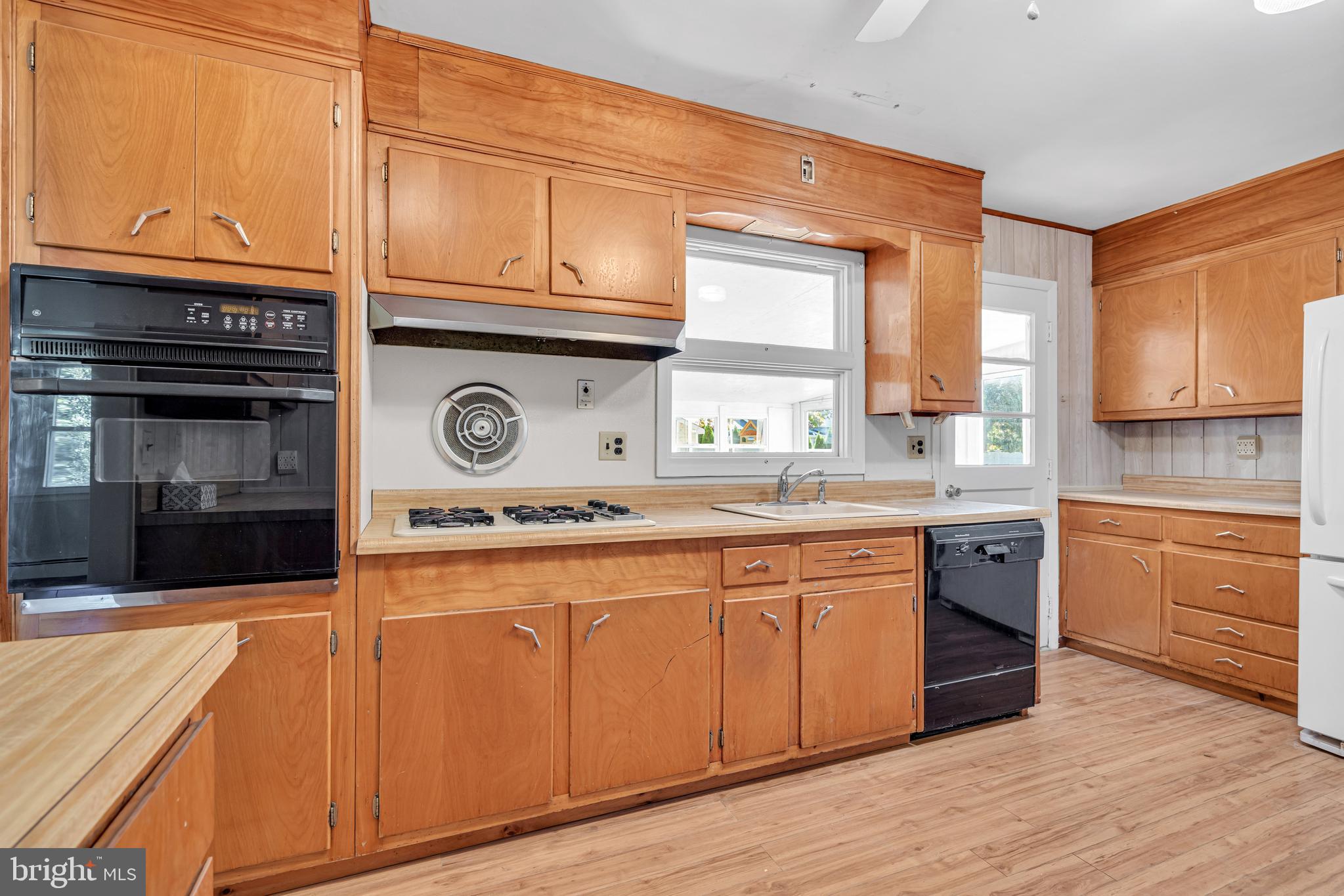 1037 SAVANNAH STREET