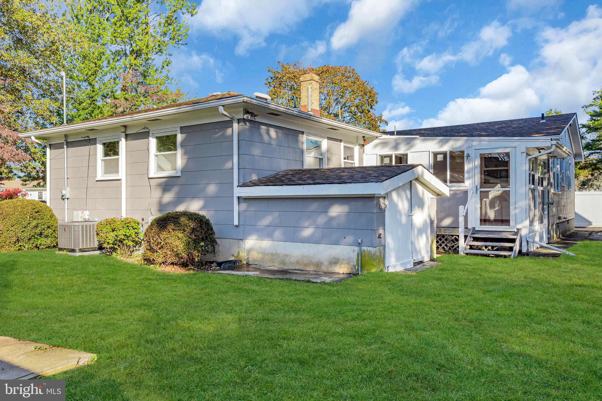 1037 SAVANNAH STREET