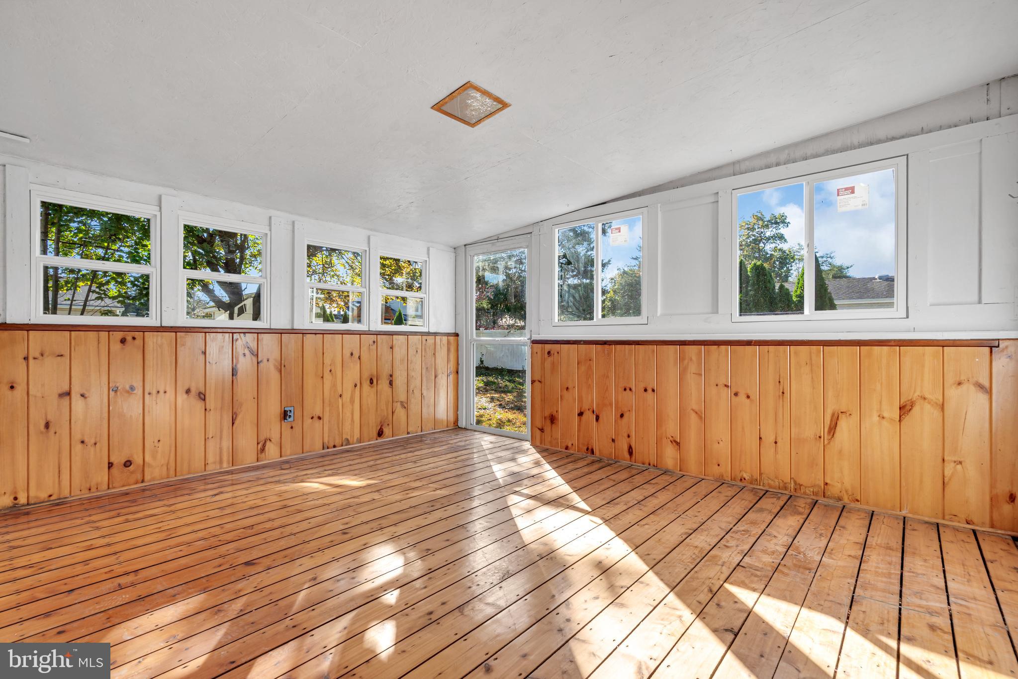 1037 SAVANNAH STREET