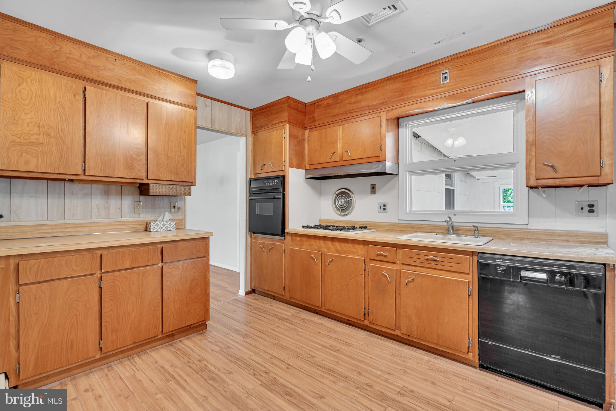 1037 SAVANNAH STREET