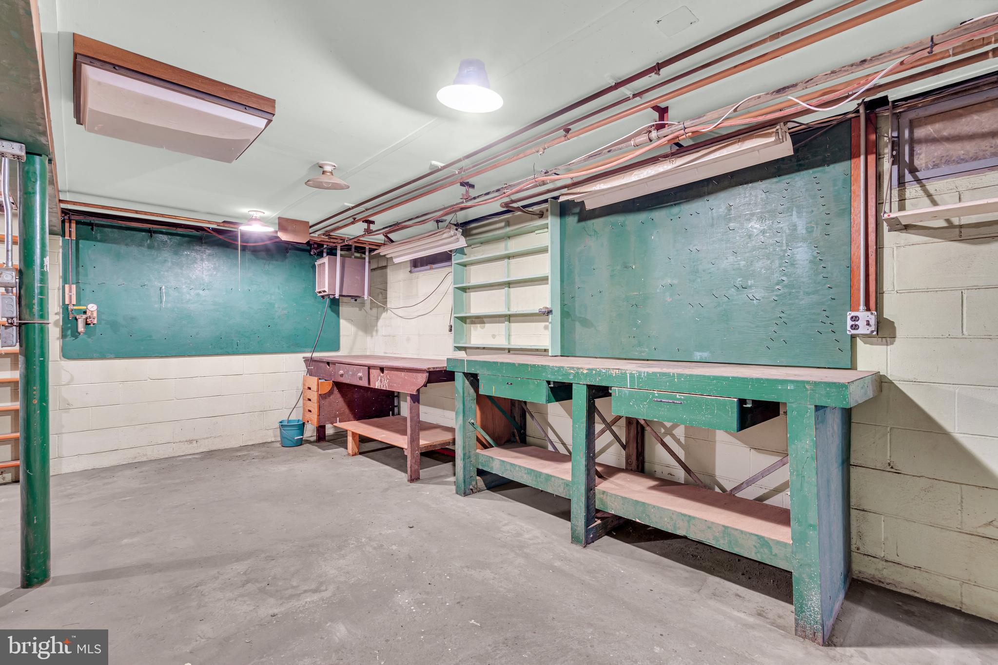 1037 SAVANNAH STREET