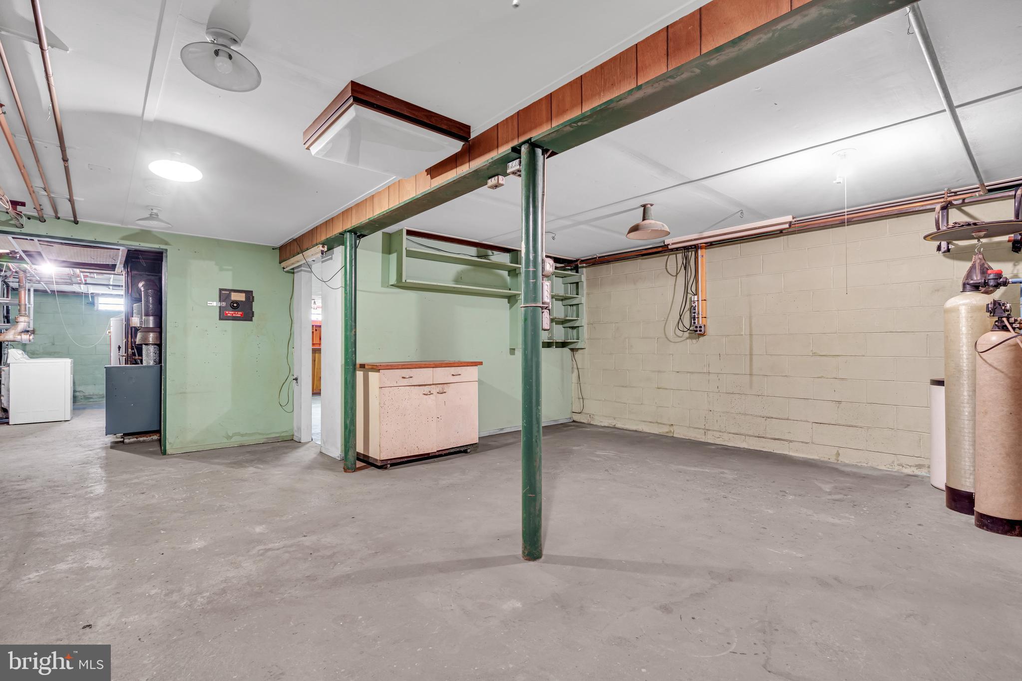 1037 SAVANNAH STREET