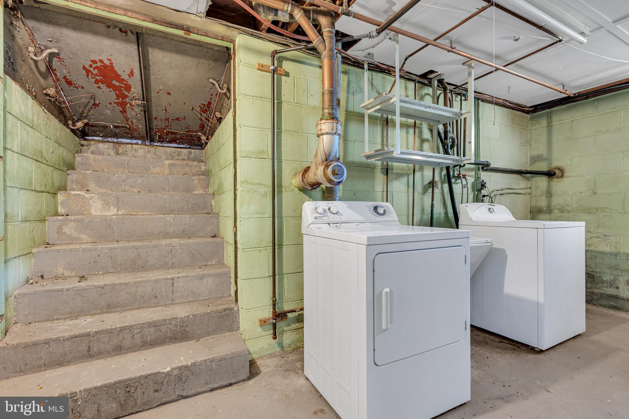 1037 SAVANNAH STREET