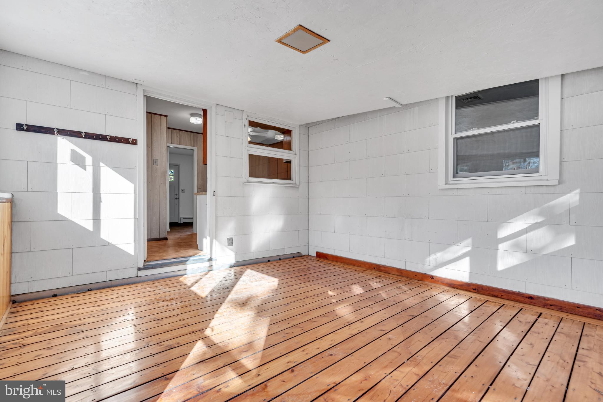 1037 SAVANNAH STREET