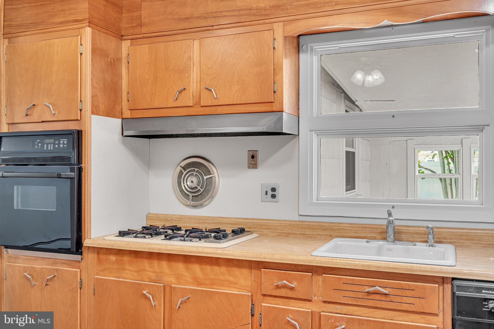 1037 SAVANNAH STREET