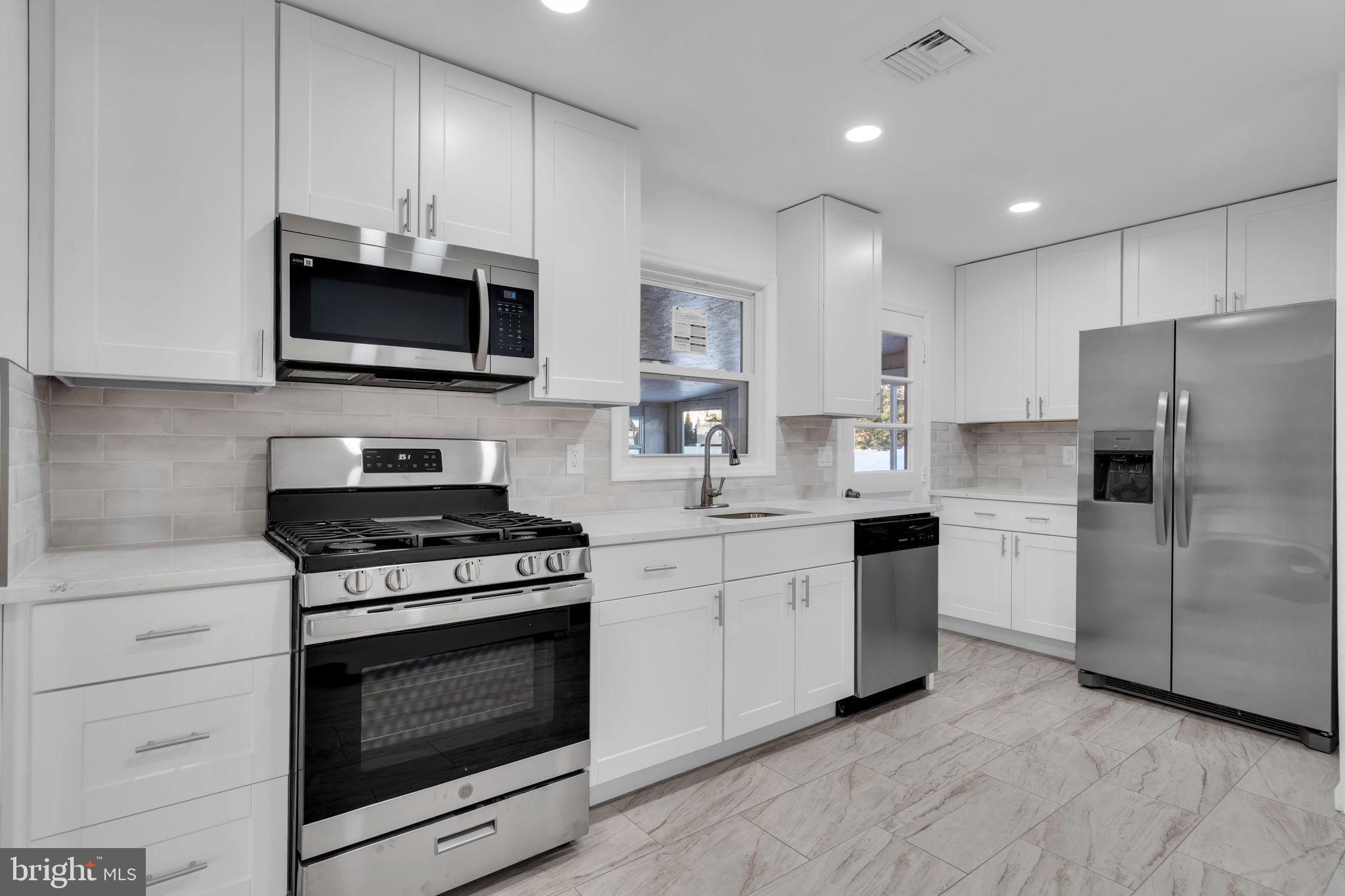 1037 SAVANNAH STREET